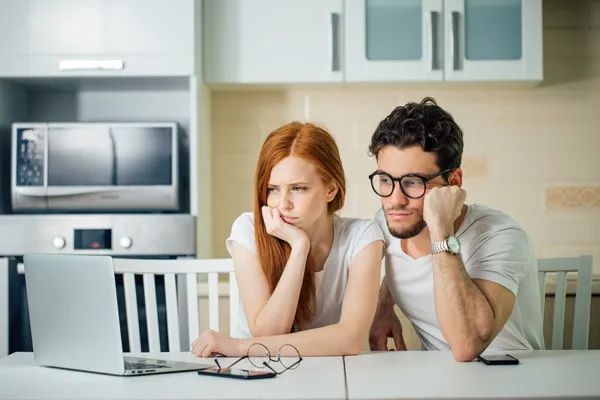 10 rád ako si vybrať lacnú sedačku, ušetriť peniaze a vyhnúť sa stresu