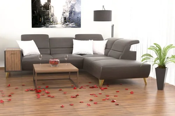 Sedačka so zlatými nohami a barom v podrúčke?