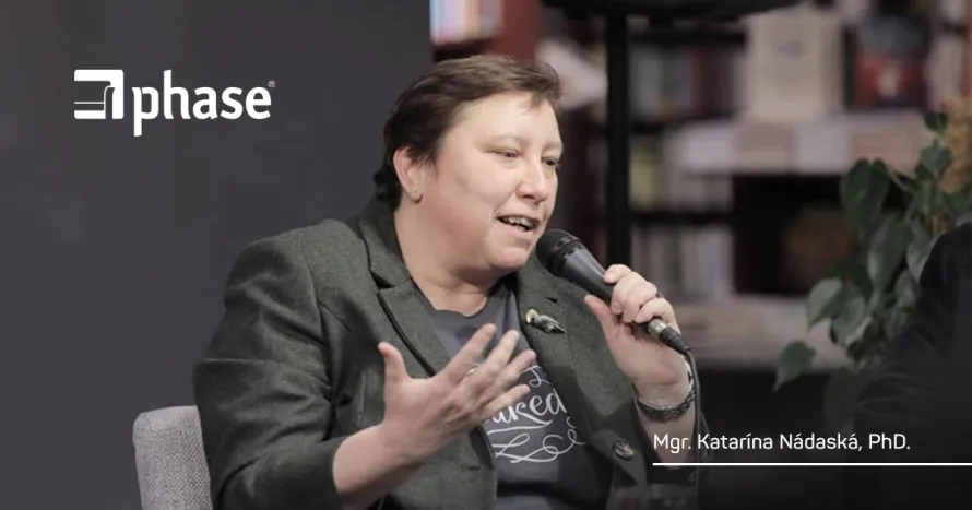 Sex, tvrdosť a mäkkosť sedenia, história sedačiek: o tom všetkom sme sa rozprávali s etnologičkou Nádaskou