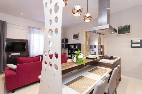 Spájate obývačku s kuchyňou? Inšpirácie nikdy nie je dosť!