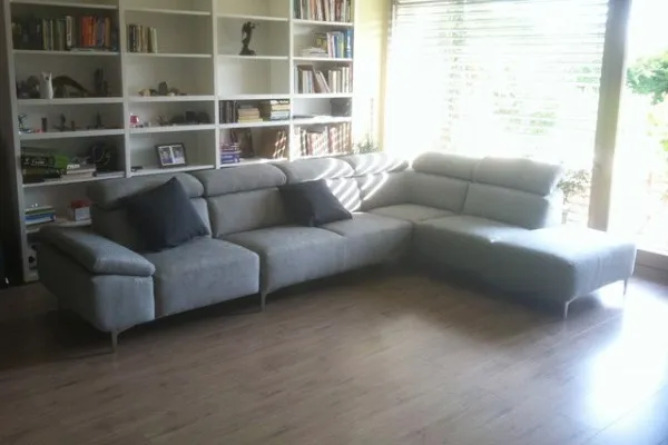 Knižnica do obývačky patrí! Ako vybrať tú pravú?